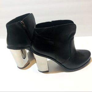 ChineseLaundry Raylin Sz 9.5 Metal Heel Bootie